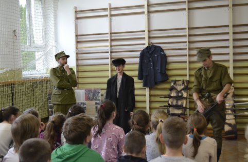 Pokaz historyczny poświęcony II wojnie światowej